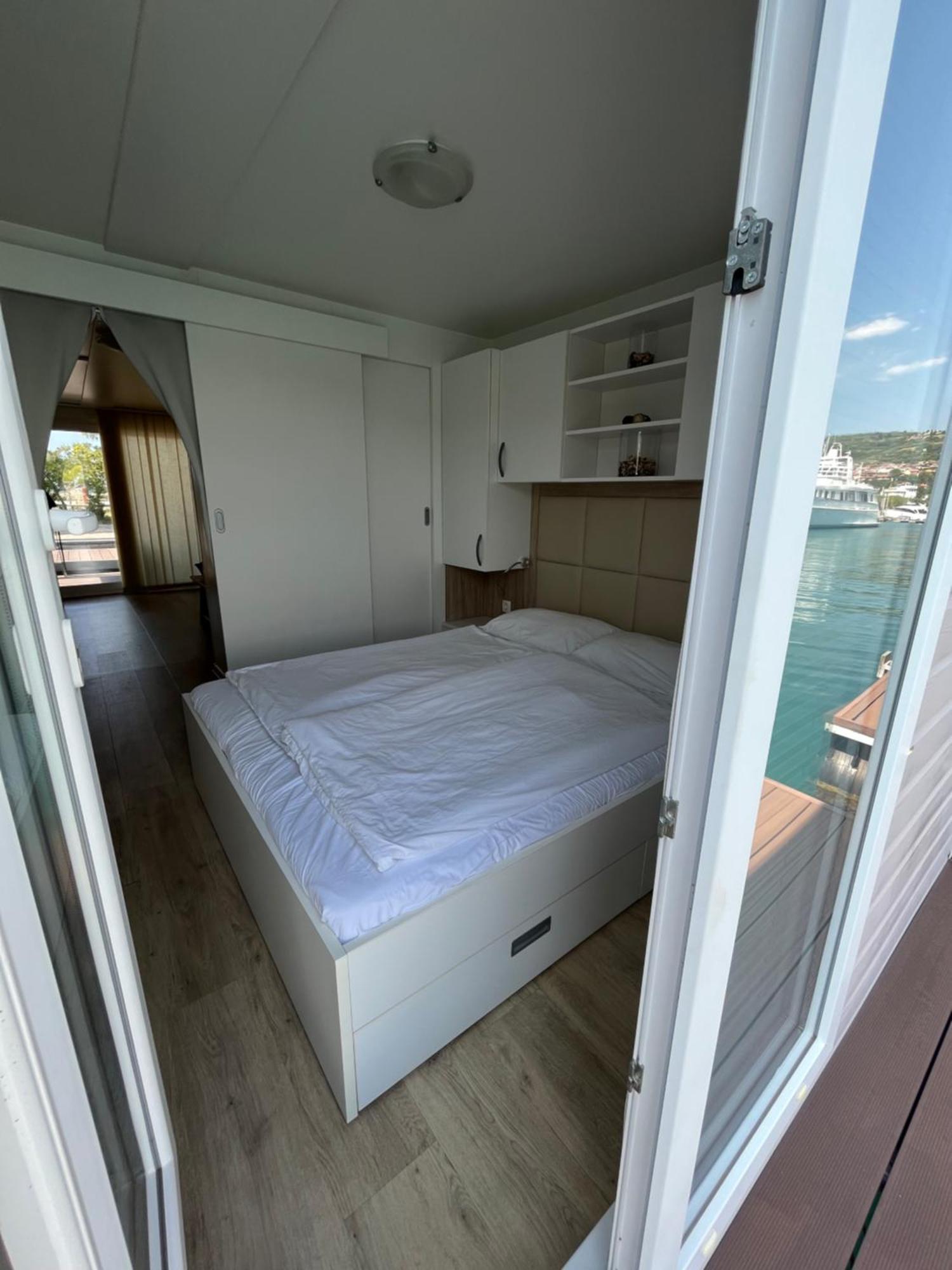Marina Luxury Houseboat Lace Порторож Екстер'єр фото